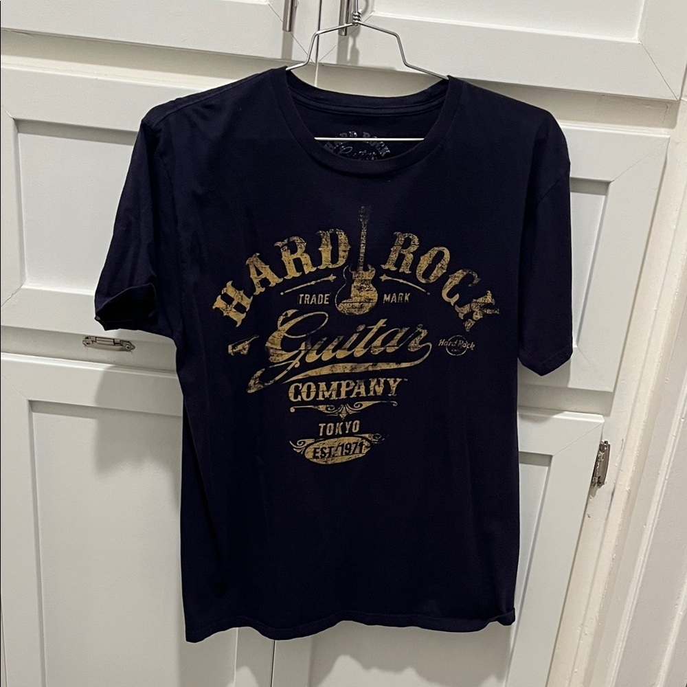 Hard Rock Cafe Black Tee with Silver Graphic